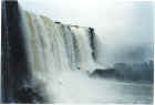 Iguazu-Falls-near.jpg (171328 bytes)