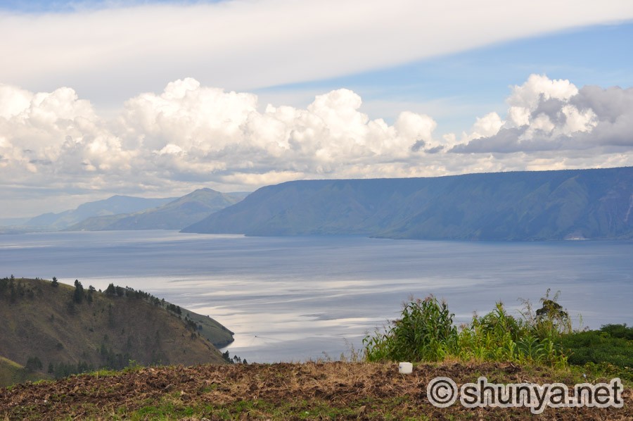 LakeToba01.jpg