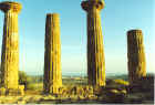 Agrigento-temple-pillars2.jpg (225212 bytes)