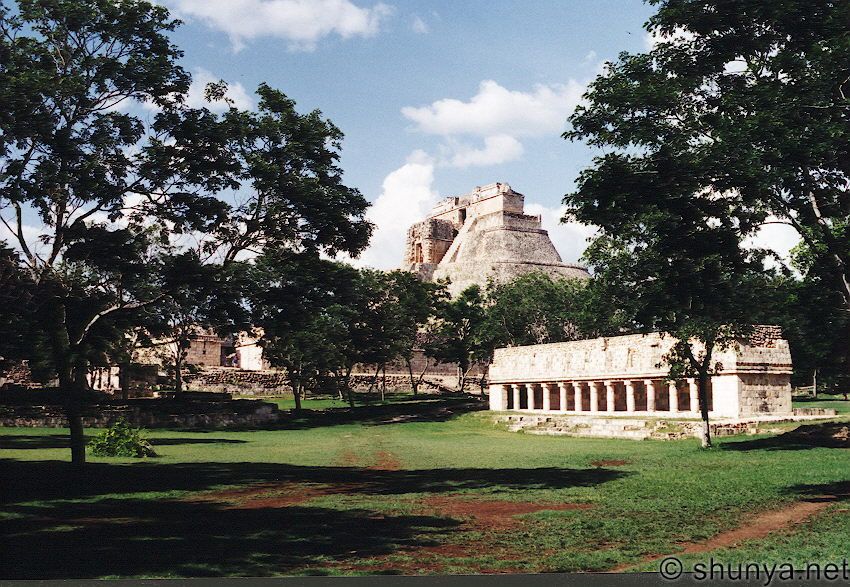 رحله المكسيك uxmal-wide-view.jpg