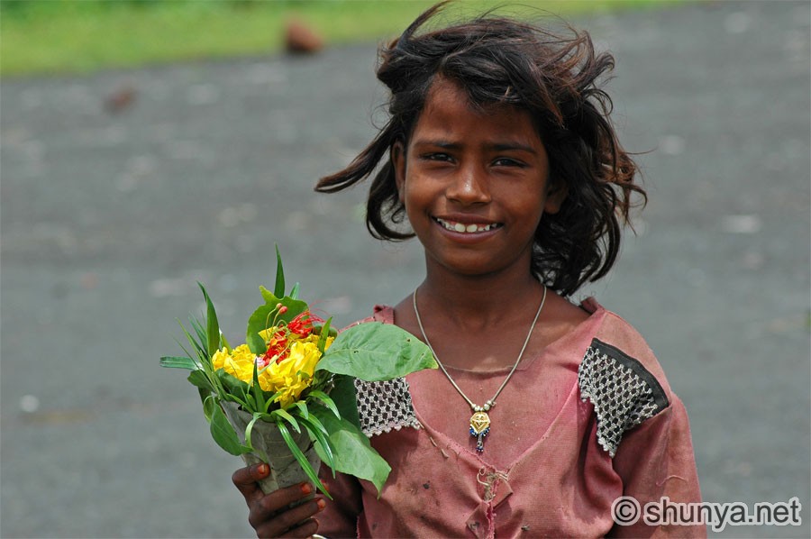 http://www.shunya.net/Pictures/NorthIndia/Bhojpur/VillageGirl.jpg