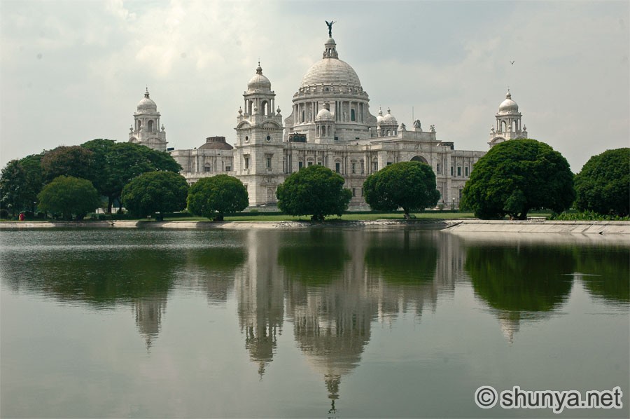 http://www.shunya.net/Pictures/NorthIndia/Calcutta/VictoriaMemorial01.jpg