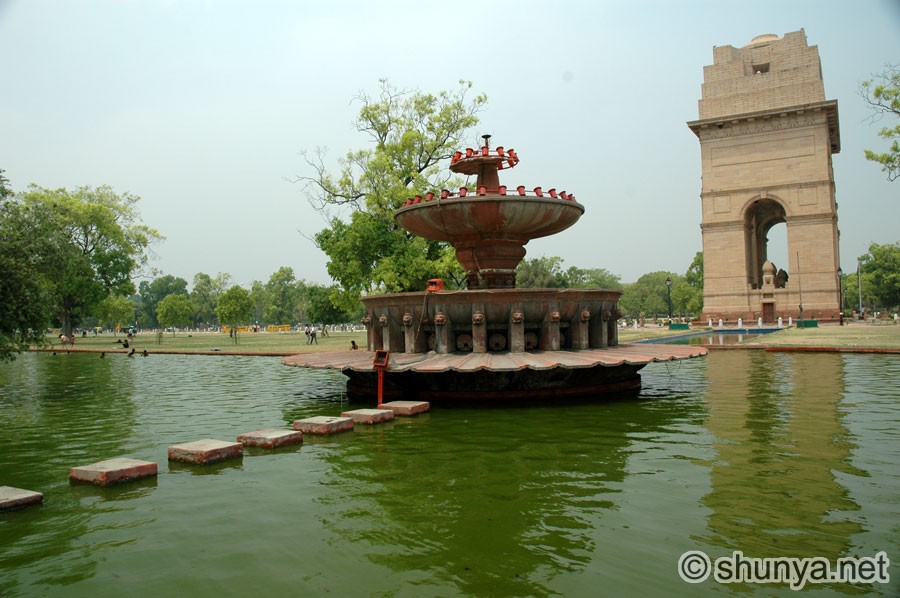 India Gate Outline