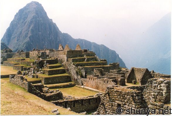 tourists at Puenta Ruinas.