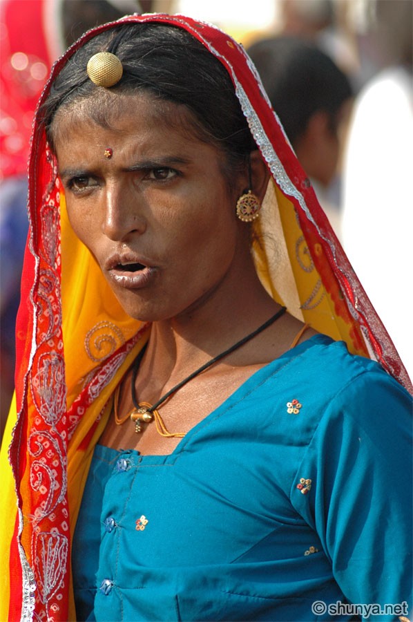 indonesian people talking. Woman talking