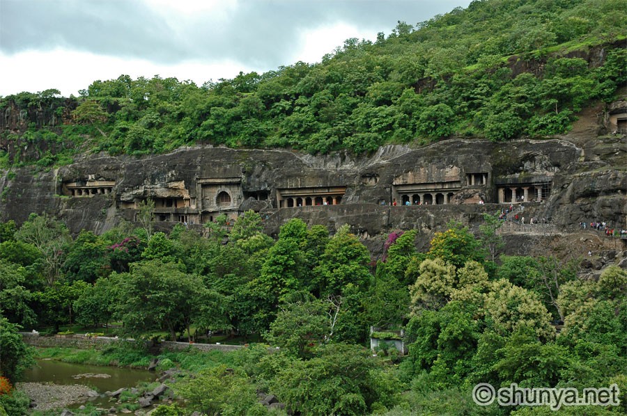 http://www.shunya.net/Pictures/South%20India/Ajanta/Ajanta08.jpg