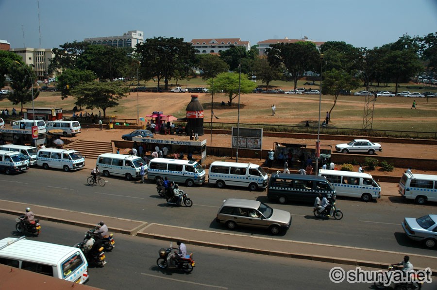 KampalaStreet1.jpg